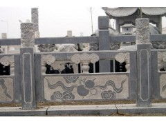 典雅庭院，藝術雕琢 異形欄板與裝飾擺件的空間美學
